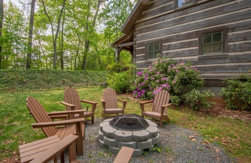 Sylva Cabin | Smoky Mtn Cabin w/Stunning views! Private ensuite bath for every room!