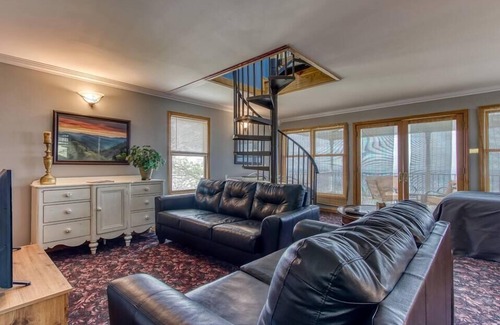 Bluff Mountain House | Smoky Mtn Getaway! Views For Days