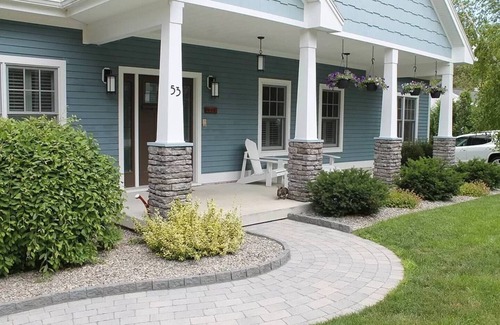 Cumberland Head House | Smooth Sailing on the Lake! Free EV charging!