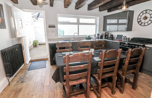 Marske-by-the-Sea Cottage | SMUGGLER'S HATCH, pet friendly, with a garden in Marske-By-The-Sea