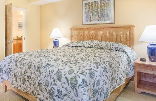 Jeffersonville Resort | Smugglers Notch Awarded #1 Resort in the East by SKI Magazine 2023 2BR/2BA Suite