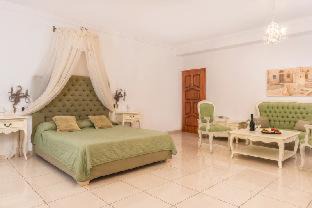 Agia Paraskevi Hotel | Smy Mediterranean White Santorini