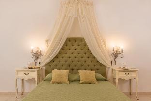 Agia Paraskevi Hotel | Smy Mediterranean White Santorini