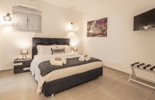 Kamari Apartment | SN Santorini Comfy Apartment