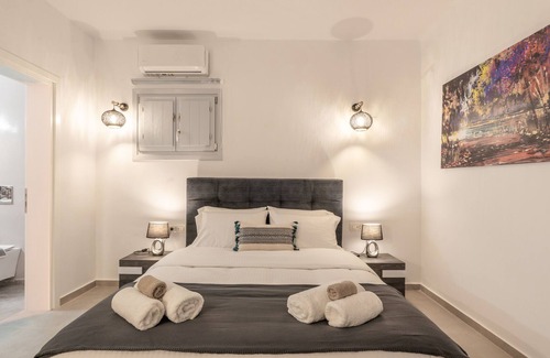 Kamari Apartment | SN Santorini Comfy Apartment