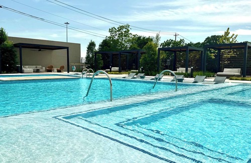McNeil Apartment | Sneaker Head 1BR - Pool & Gym