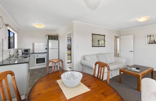 Snells Beach House | Snells Seaside Bach - Snells Beach Holiday Home