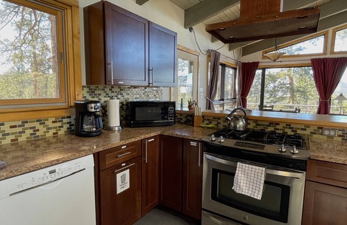 North Central Evergreen House | Snow capped views, wildlife, lake, close to skiing & Red Rocks Amphitheater