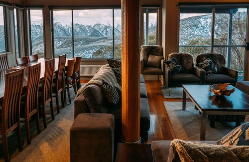 Falls Creek Ski Chalet | Snow Fall at Crows Nest, Falls Creek