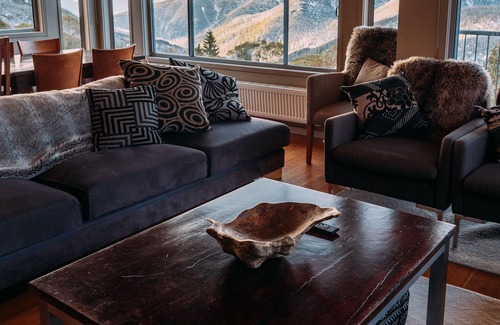 Falls Creek Ski Chalet | Snow Fall at Crows Nest, Falls Creek