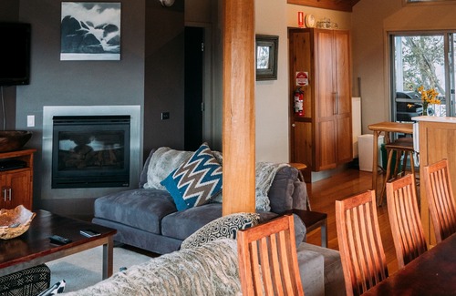 Falls Creek Ski Chalet | Snow Fall at Crows Nest, Falls Creek
