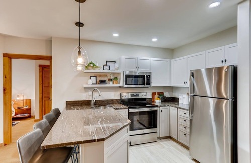 River Run Condo | Snow Life - 2bed/2bath Walk to Ski + Pool/Hot Tub