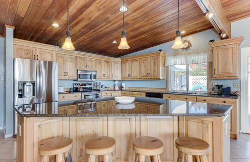 Garden Valley Cabin | Snow Springs Pool House w/PRIVATE heated, hotsprings pool! 5 bedrooms,Sleeps 15
