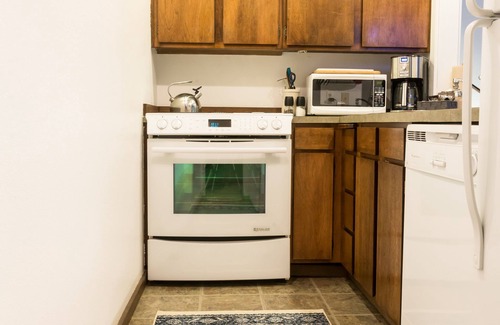 Glacier Condo | Snowater Resort ~ King Bed, Wood Fireplace, WIFI, Pet friendly. Pool and clubhouse access!