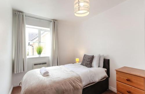 Bradley Stoke Apartment | Snowberry Close - Contractors Long Stay by ShortStayUK