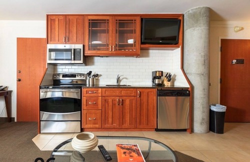 Salt Lake Mountain Resorts Condo | Snowbird Cliff Club 3 Room Ski in Ski Out Condo