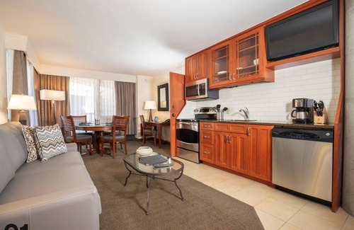 Salt Lake Mountain Resorts Condo | Snowbird Cliff Club 3 Room Ski in Ski Out Condo