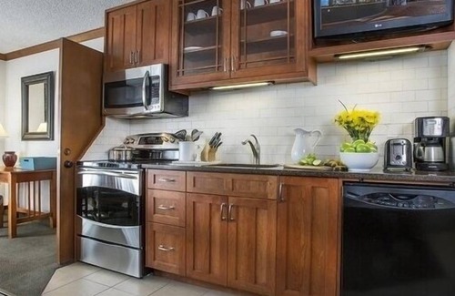 Salt Lake Mountain Resorts Condo | Snowbird Cliff Club - Ski In/Out Condo Sleeps 10