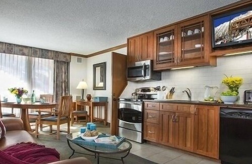 Salt Lake Mountain Resorts Condo | Snowbird Cliff Club - Ski In/Out Condo Sleeps 10