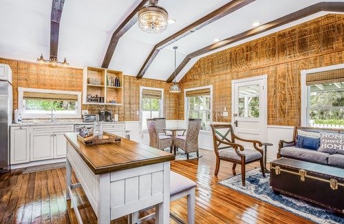 Bonita Springs Cottage | Snowbird-friendly historical cottage with high-speed WiFi & washer/dryer
