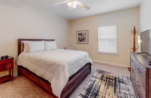 Dock Junction Condo | Snowbird-friendly end condo with back patio, washer/dryer, streaming, central AC
