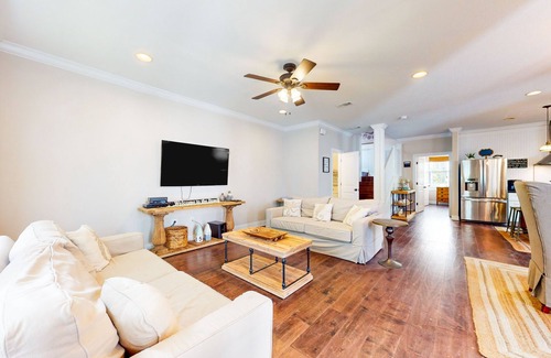 Villages of Crystal Beach House | Snowbird-friendly home in gated community with hot tub, pool, balcony, & grill