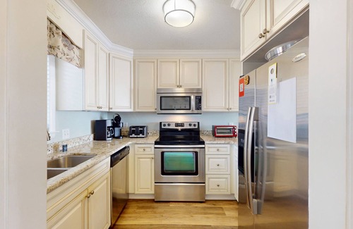 Long Beach Condo | Snowbird friendly top-floor condo with high-speed internet, ocean view balcony