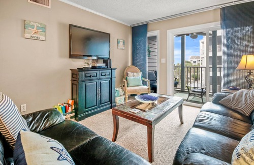 Myrtle Beach Condo | Snowbird-friendly condo with 2 balconies and 2 pools - across from beach