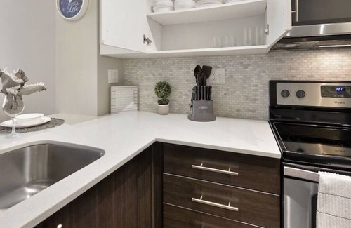 Riverwalk Fort Lauderdale Apartment | Snowbird Haven sunny escape condo~ in Las Olas w/ WIFI, Heated Pool, and Parking