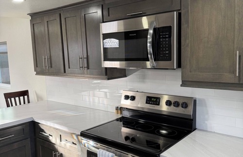 Cienega Springs House | Snowbirds' Retreat newly remodeled house with AC/Heat & WiFi on Parker Strip.