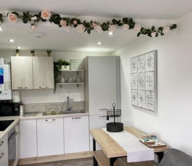 Bont Newydd House | SNOWDON LODGE - GLAN GWNA HOLIDAY PARK CAERNARFON - Luxury Family Lodge