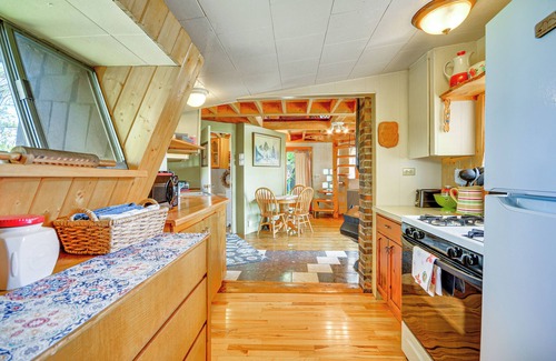 Clark Cabin | 'Snowflake Cabin' - Mins to Cody & Red Lodge!
