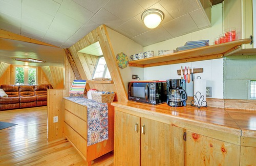 Clark Cabin | 'Snowflake Cabin' - Mins to Cody & Red Lodge!