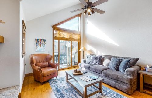Four O'Clock House | Snowflake Retreat