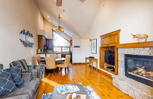 Four O'Clock House | Snowflake Retreat