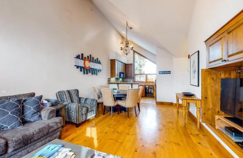 Four O'Clock House | Snowflake Retreat