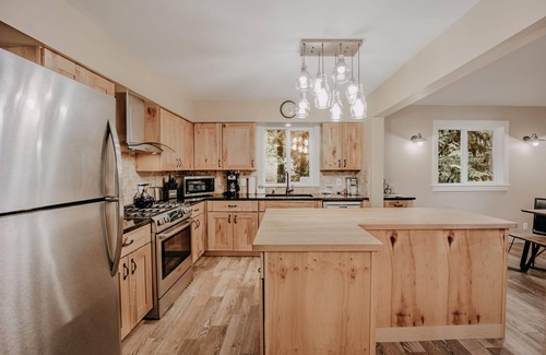 Glacier Cabin | Snowline Cabin #69 - Upscale - Hot Tub - WiFi