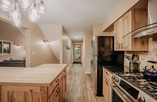 Glacier Cabin | Snowline Cabin #69 - Upscale - Hot Tub - WiFi
