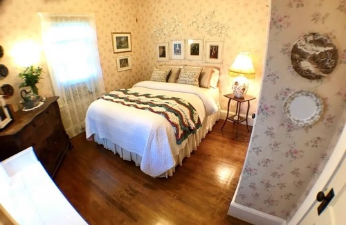 Millinocket House | Snowmobiling, hiking, rafting paradise from this gorgeous Millinocket home