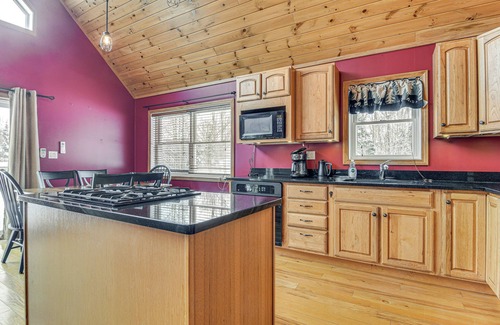 Morgan Cabin | Snowmobiling On-Site: Secluded Vermont Getaway