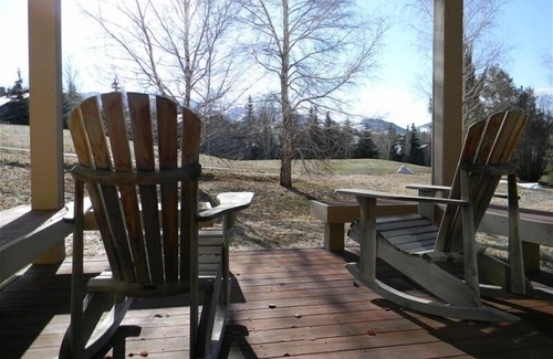 Sun Valley House | Snowshoe out the back door. Time to think snow!