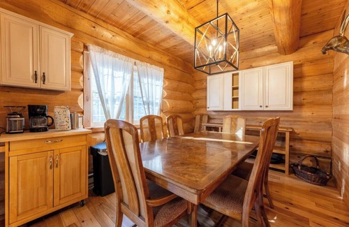 Slatyfork Farm House | Snowshoe View Log Cabin | Hot Tub & Mtn Luxury