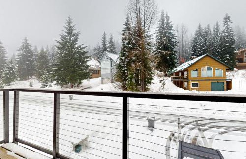 Hyak House | SnowTop Manor