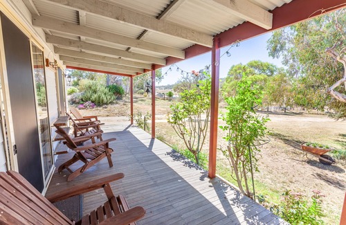 Hill Top House | Snowy Mountains Hideaway with plenty of space to relax after a day of adventure.