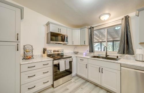 Pine House | Snowy Peak Views and Cozy Game Nights Pine Home