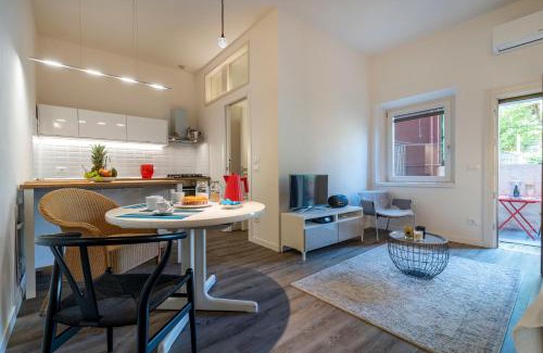 Dorsoduro Apartment | SNUG APARTMENT WITH PRIVATE COURTYARD M0270422677