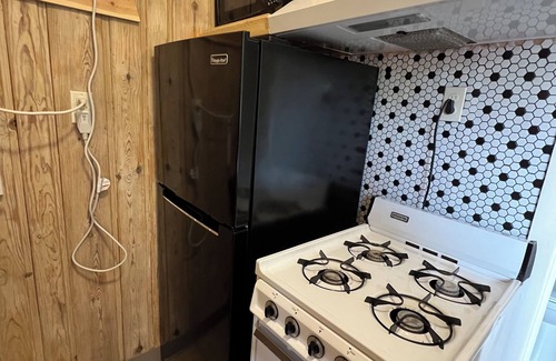 Lake Shore Apartment | Snug as a Bug Studio-style Motel on The Gull Lake Trail in Lake Shore WiFi, AC