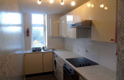 Greenock Apartment | Snug - Grian-aig Apartment