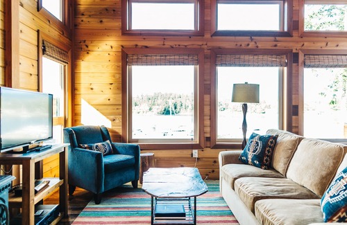 Friday Harbor Cabin | Snug Harbor Resort and Marina - Two Bedroom Water View Queen & Twin Beds