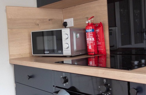 Falkirk Apartment | Snug Modern Home in Falkirk